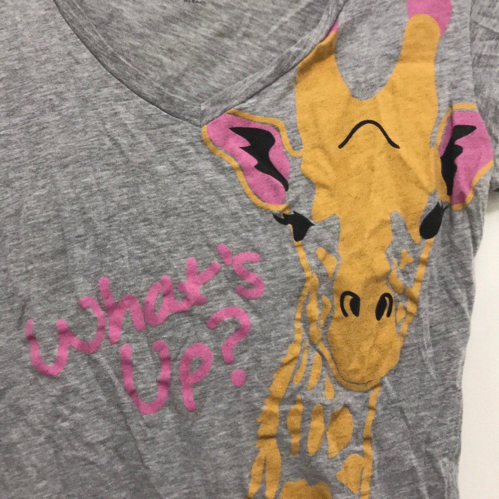 Giraffe Graphic V-Neck Tee - Picture 3 of 4